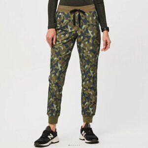 Camo Martini Olive High Waisted Zamora™ FREEx™ - Petite Jogger Scrub Pants